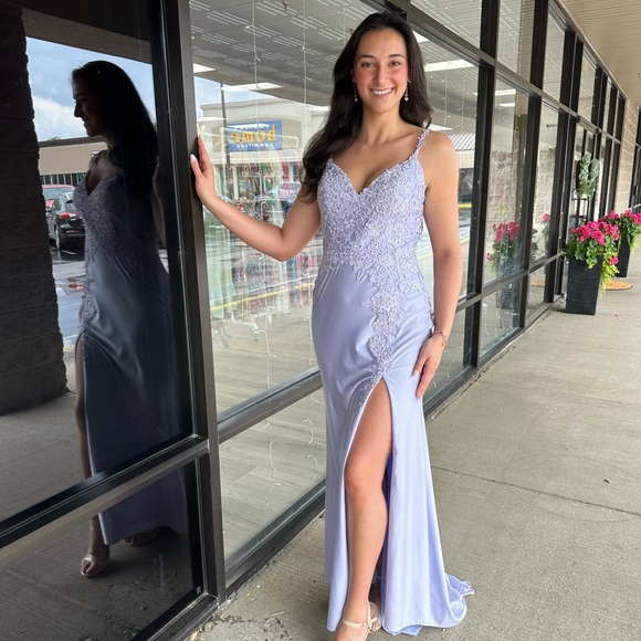 Clarisse gown, size 8. Color lilac. NWOT - Picture 2 of 5